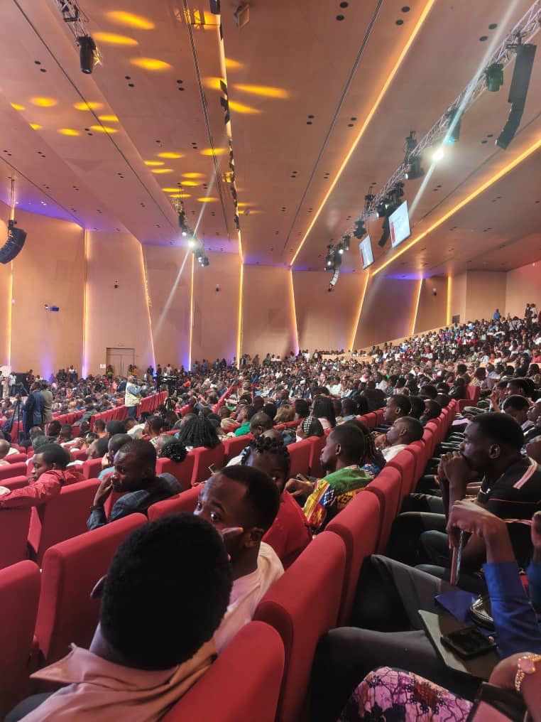 arolle_aguekeng's tweet photo. Plus de 600 startups candidates, 50 finalistes.
@idem_ai  a eu l'honneur d'en faire partie. 

Nous n'avons pas intégré le top 10 du Challenge OSIANE. Et c'est parfaitement acceptable.
Car ce que nous retiendrons avant tout, ce sont les connaissances acquises pendant ces deux semaines de formation intensive.
Prévisions financières, étude de marché, marketing, stratégie, pitch, structuration d'entreprise… des compétences essentielles que tout entrepreneur devrait maîtriser.Même si, entre nous, beaucoup préfèrent créer leur produit que calculer leur trésorerie. 😅 Avec IDEM, notre ambition est justement de rendre ces sujets plus accessibles grâce à l'IA.

Un immense merci à Monsieur @BouitiViaudo   et Monsieur Gloire IBOUANGA pou la qualité de leur accompagnement, leur disponibilité et la richesse des enseignements partagés.

Cette expérience nous a rappelé une chose simple : une idée peut ouvrir une porte, mais ce sont les connaissances qui permettent d'aller plus loin.

Merci à OSIANE CG et à tous les acteurs qui contribuent à renforcer l'économie numérique du Bassin du Congo. 🇨🇲🇬🇦🇨🇬🇨🇩🇨🇫🇧🇮🇹🇩

L'aventure continue pour IDEM 💙