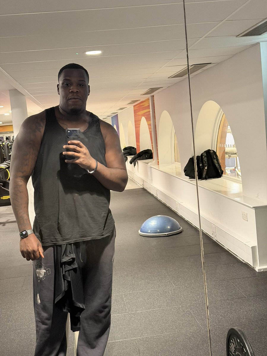 R3LSE1's tweet photo. 225kg vs 136kg https://t.co/UeL4OEeYNT
