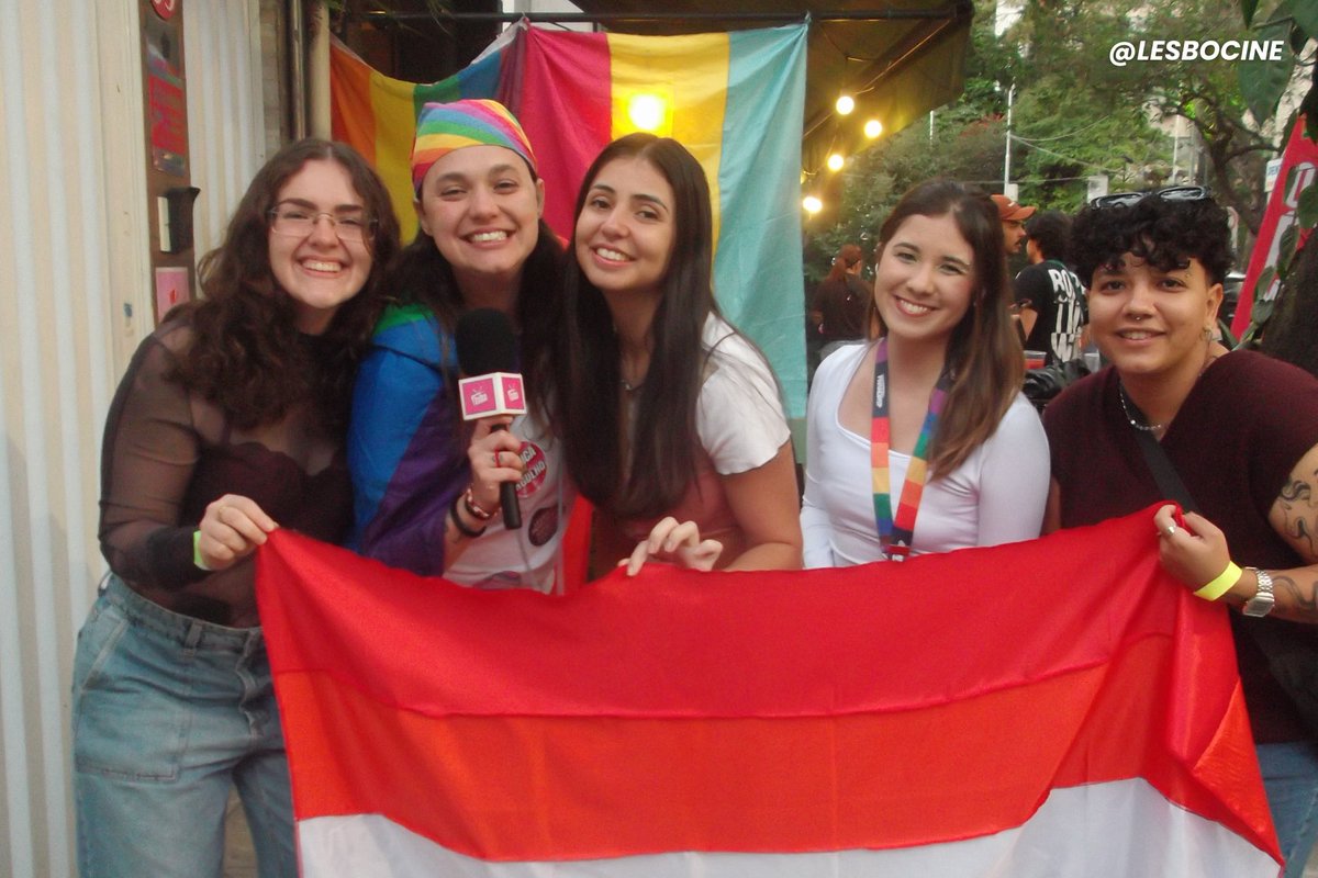 lesbocine's tweet photo. Quero ver vocês, post sua foto na #ParadaSP2026 aquiii 🏳️‍🌈👇🏽 https://t.co/qTzvprx3Qb