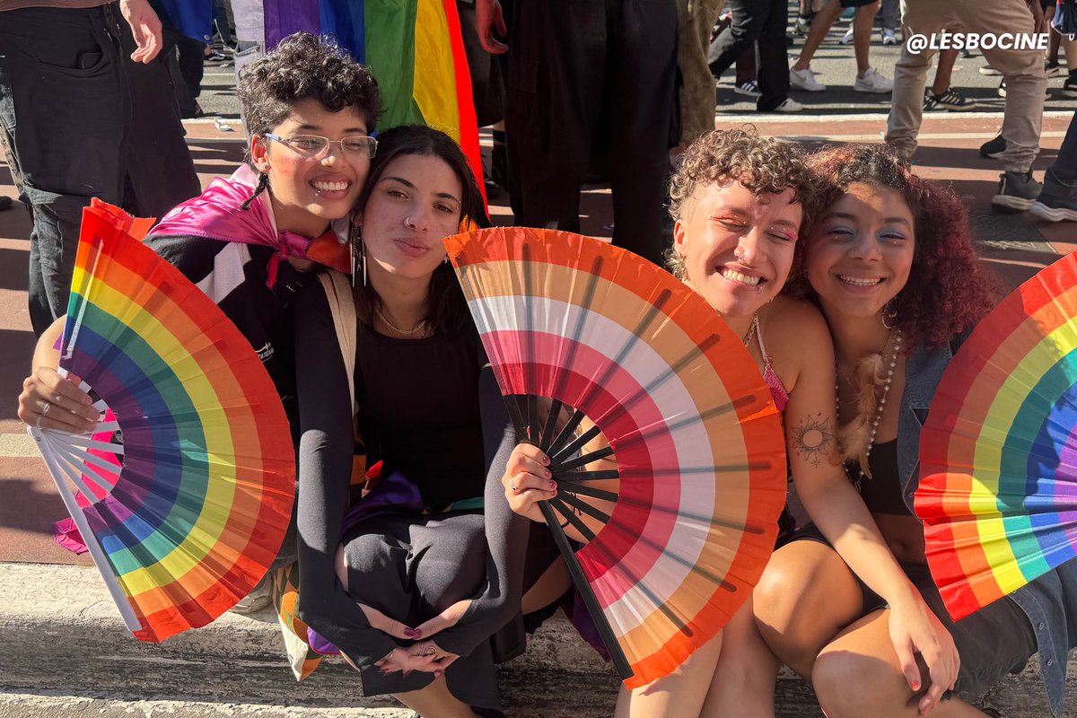 lesbocine's tweet photo. Quero ver vocês, post sua foto na #ParadaSP2026 aquiii 🏳️‍🌈👇🏽 https://t.co/qTzvprx3Qb