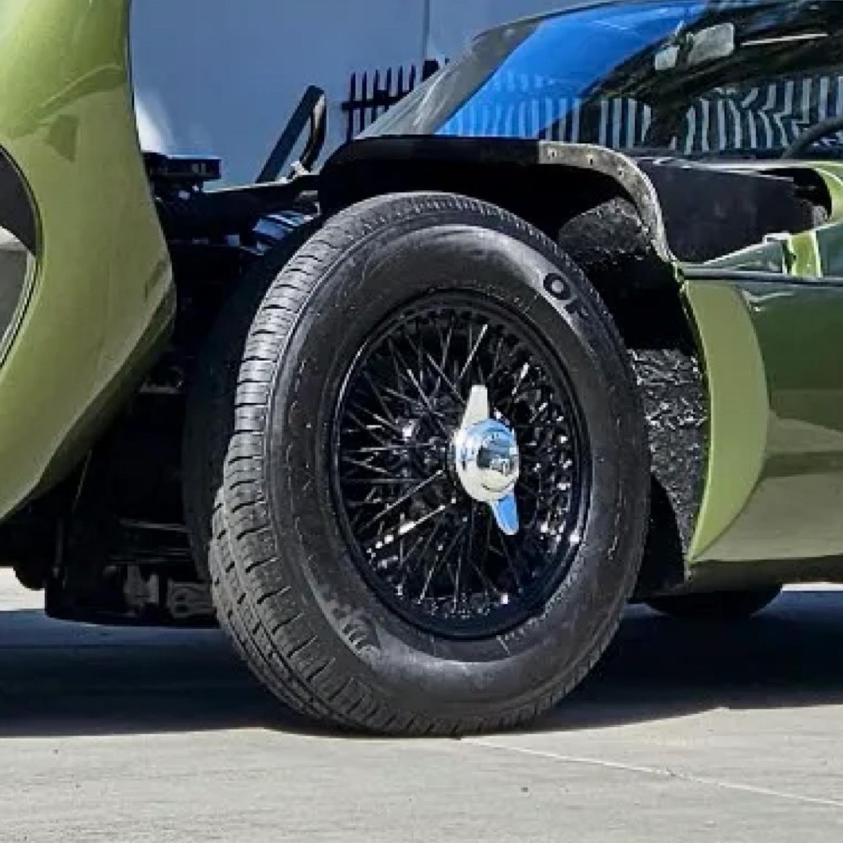 Bringatrailer's tweet photo. Uses a marine-plywood chassis inspired by a WWII fighter plane!

https://t.co/4kWKJFLKIh https://t.co/iFFUdW66MY