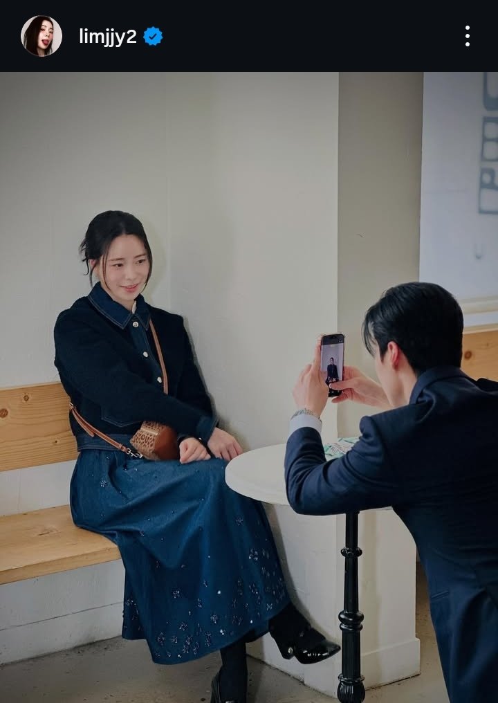shiyuelatte's tweet photo. jiyeon namjun know we are all stressed over the ending of ep 10 and preview ep 11, so they give us this😭❤️❤️ https://t.co/WewHFWkSkL