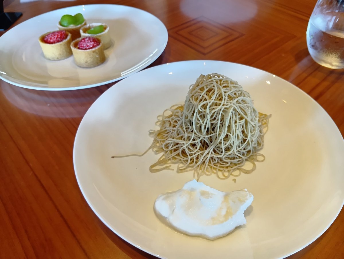 ryo_sfc's tweet photo. 大阪ステーションホテルにて朝食を頂きました。
さすが9000円の朝食でした
食べ過ぎた https://t.co/TSWN2fGdaI