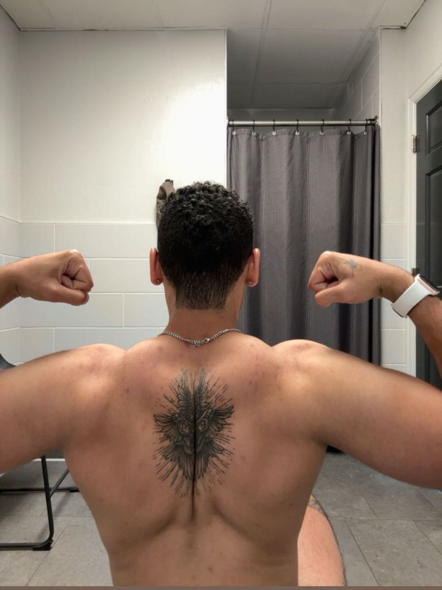 01Dscott's tweet photo. hit back and yet my ass still decided to pop off🍑🤷🏽‍♂️
#gay #gaytwitter #gaynsfw #gaybubblebutt #gayfitness #chudai https://t.co/AUuZelBA7D