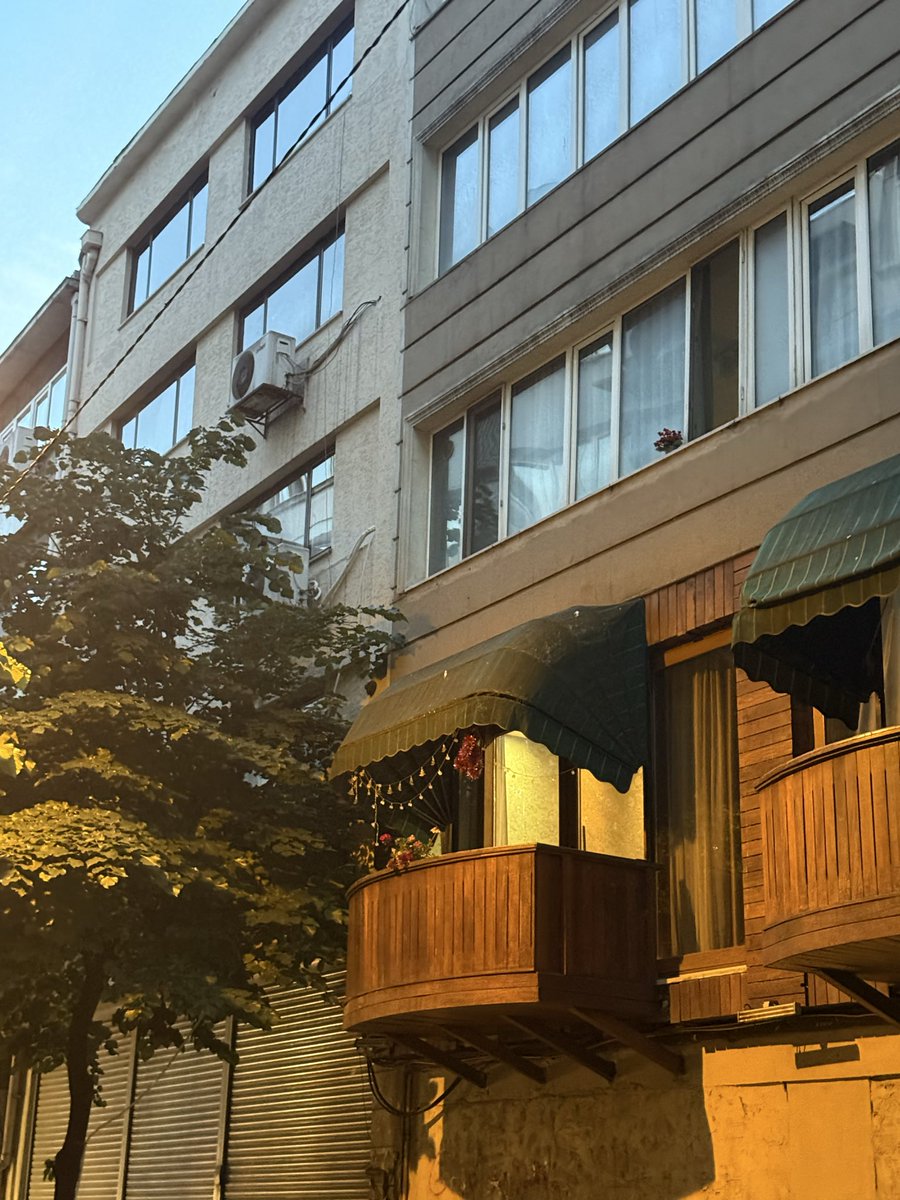 mondesens's tweet photo. Bugün bazı yaşayan evler ya da yaşamayı; Kurtuluş https://t.co/NgBmDUU4xG
