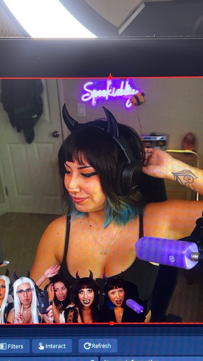 spookiebb's tweet photo. IM LIVE ON TWITCH 

https://t.co/vd5aJxmKws https://t.co/MxapZuj7F2