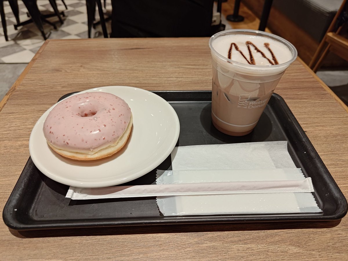 houryu's tweet photo. 本日のミスド
研修中の子がやってくれた https://t.co/Y5v7i75DRd