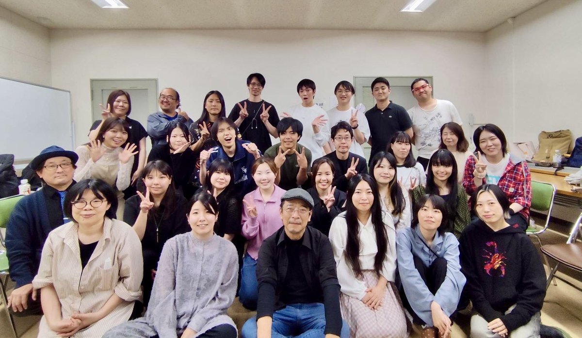 takmaruo's tweet photo. 稽古も始まりました‼️

江戸川乱歩の「薄ら怖い」文章を味わう朗読會
『静惨』表現集

期せず大所帯になったので、今回の公演の向かう方向の話や、演者同士どころか僕も初顔合わせが多いので、
まずお菓子とジュースで懇親会☺️

日常に潜む恐怖を汲み取る天才・乱歩を、
ぜひ味わいに来てください‼️ https://t.co/Eqi2FuDqnv