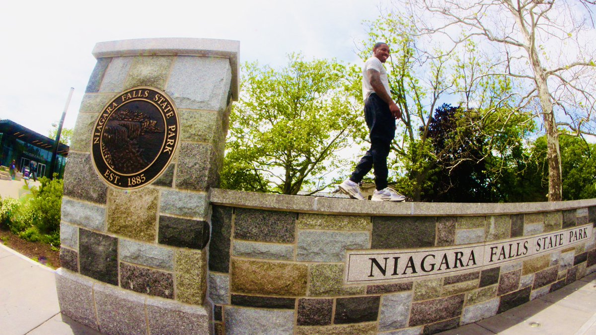 BDog1040's tweet photo. Niagara Falls https://t.co/MI0gZ9OasR