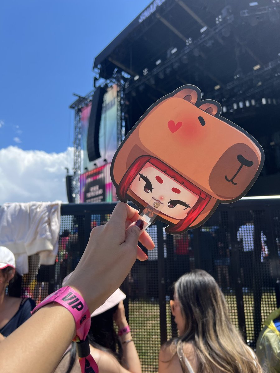 NEWSJENNlE's tweet photo. Fans are eagerly waiting for Jennie!

JENNIE HEADLINES GOV BALL 
#JENNIEGovernorsBall #JENNIE https://t.co/0noXbfwa1b