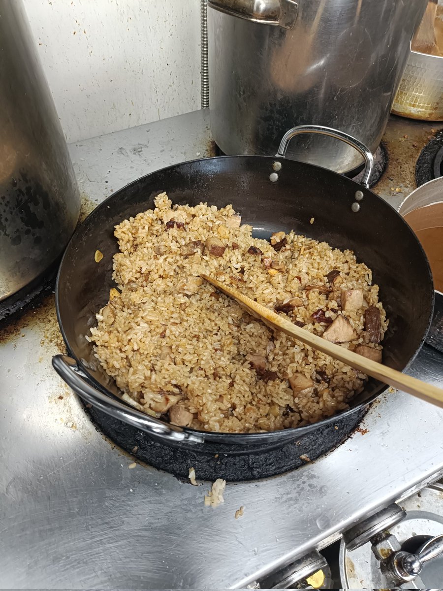 N8Un9Yuset54166's tweet photo. こんなの作っている一人の女性がいる…
ここは町中華？
ニンニクMAXらしいです😅 https://t.co/qQXce2ewgv