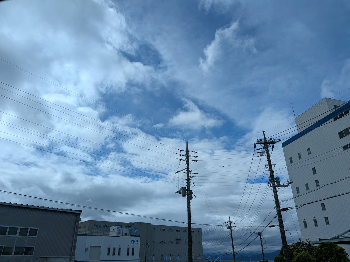 hiro_5940's tweet photo. 今日は・・静岡県長泉町
ちょっと風が有りますが
いい天気です⛅️ https://t.co/CFy3blbtXB