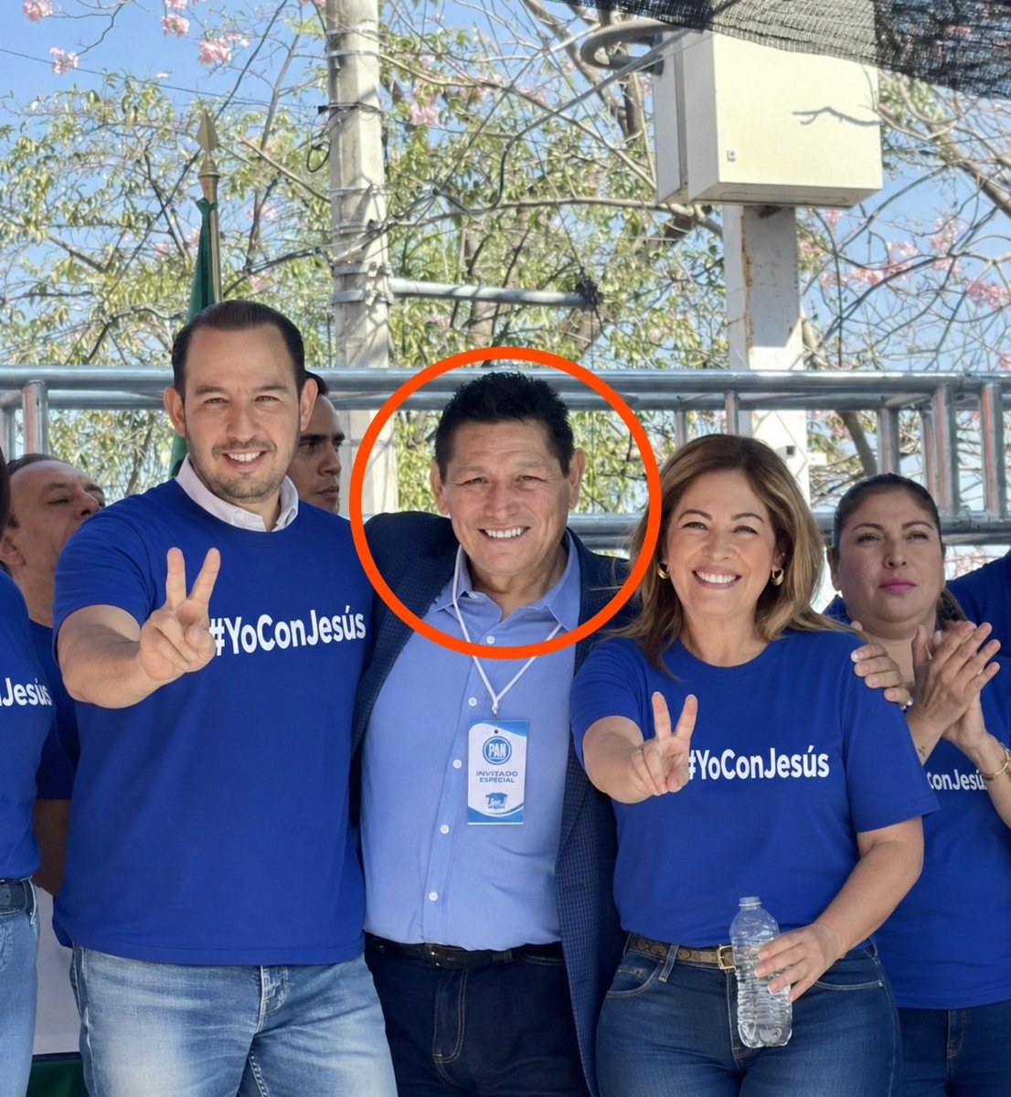 CAMUS_HECTOR_01's tweet photo. @AccionNacional @PAN_Coah @diputadospan @PAN_CDMX @SenadoresdelPAN @PAN_Jalisco @pan_edomex @PANGuanajuato @CDEPANAGS @PANBCSOficial @PAN_Chihuahua_ Su alcalde de Cuautla https://t.co/j8gwYrPUya