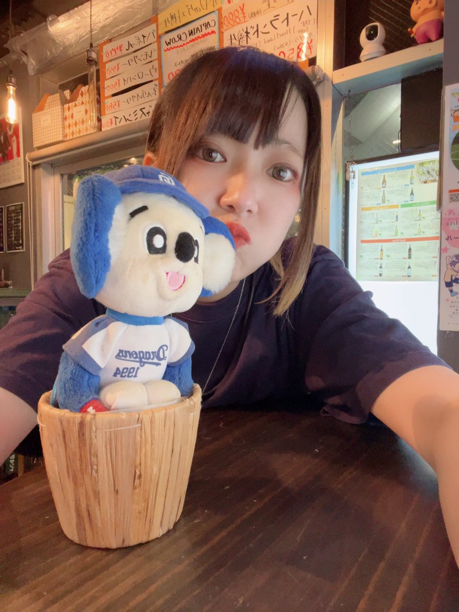 akisuefuji's tweet photo. 私まーつーわ！いつまでもまーつーわ！
満塁で点がはいらなくてーもー🥲
心の筋トレしていきましょう❣️❣️

今日も1日何かしら🐨🐾🍺🐉🪼🌏🌈❣️ https://t.co/fCRNhTvpAx