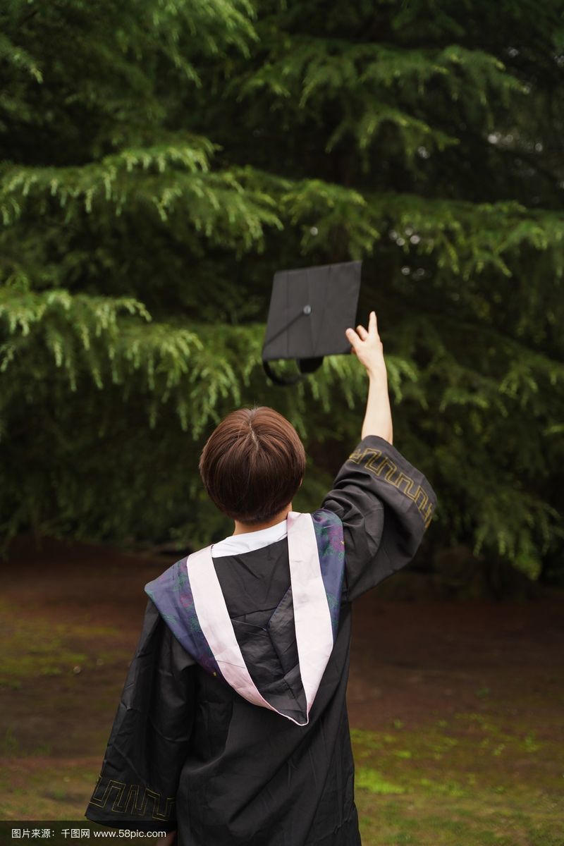 ShitEllaSays1's tweet photo. The tassel’s worth the hassle — these 4 years of late nights, shared laughs, and tiny wins make today’s graduation so worth it.  #ClassOf2024 https://t.co/HcUDBsraKv