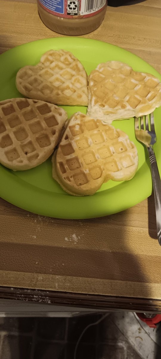 Pukaromi's tweet photo. I can't cook.. but I can make waffles.. https://t.co/1q3R5iSvIb