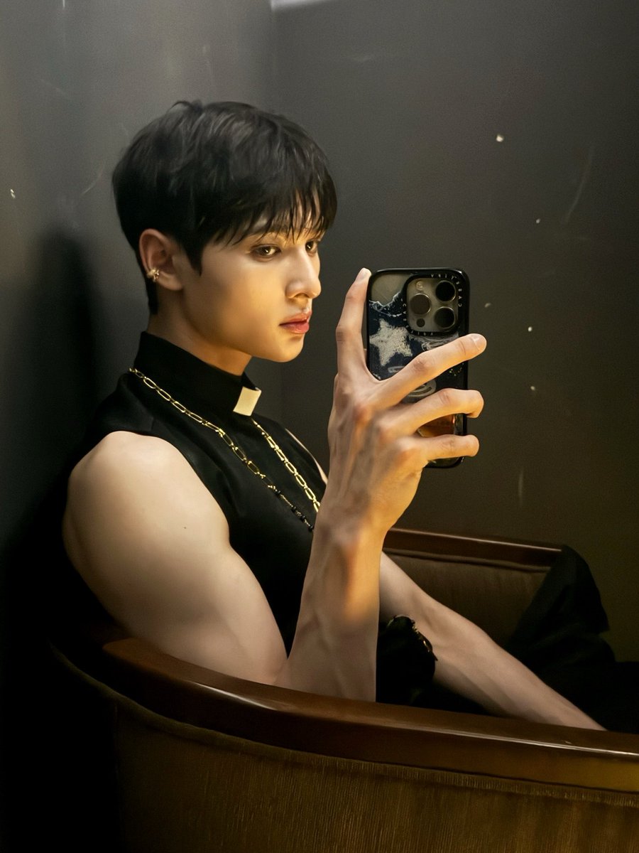 wyxwebs's tweet photo. he could make me kneel !! https://t.co/DWDaOSg9qm