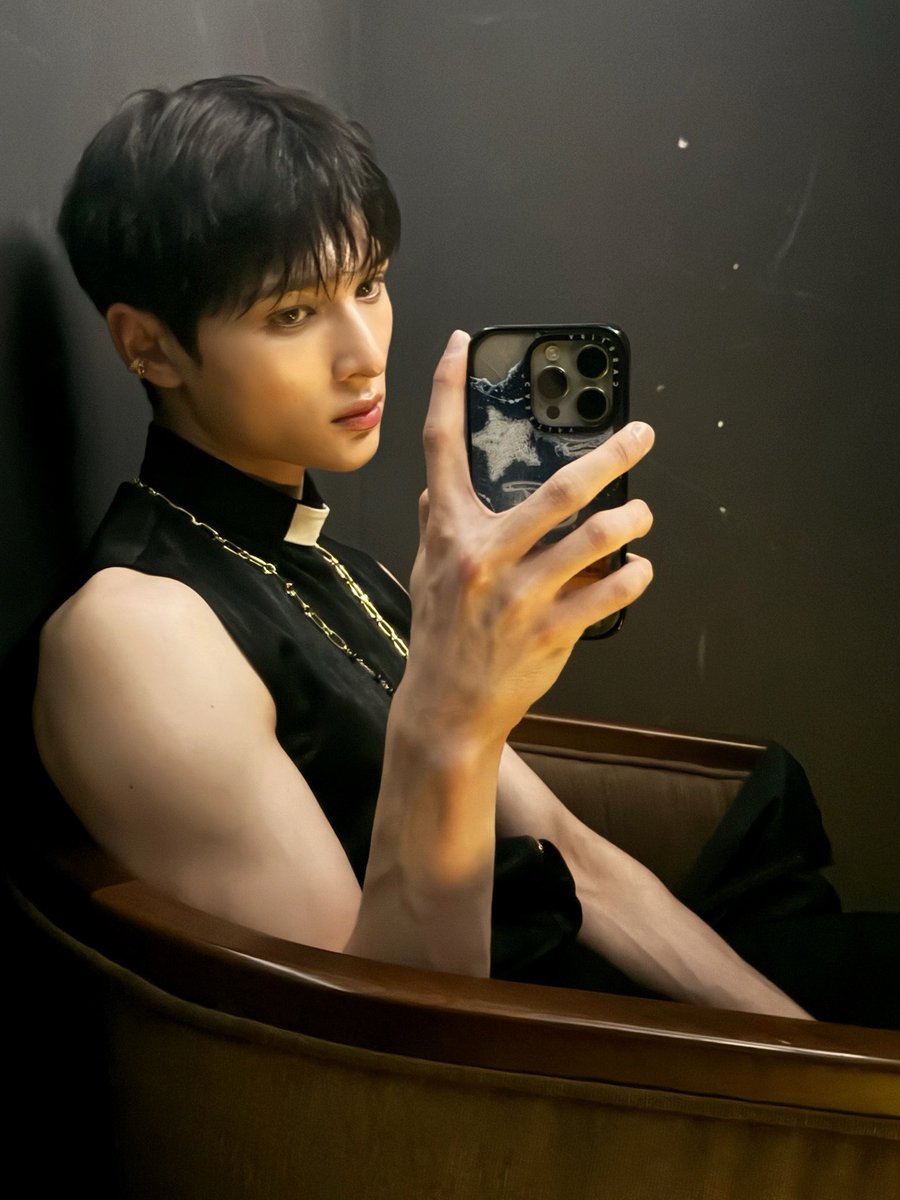 wyxwebs's tweet photo. he could make me kneel !! https://t.co/DWDaOSg9qm