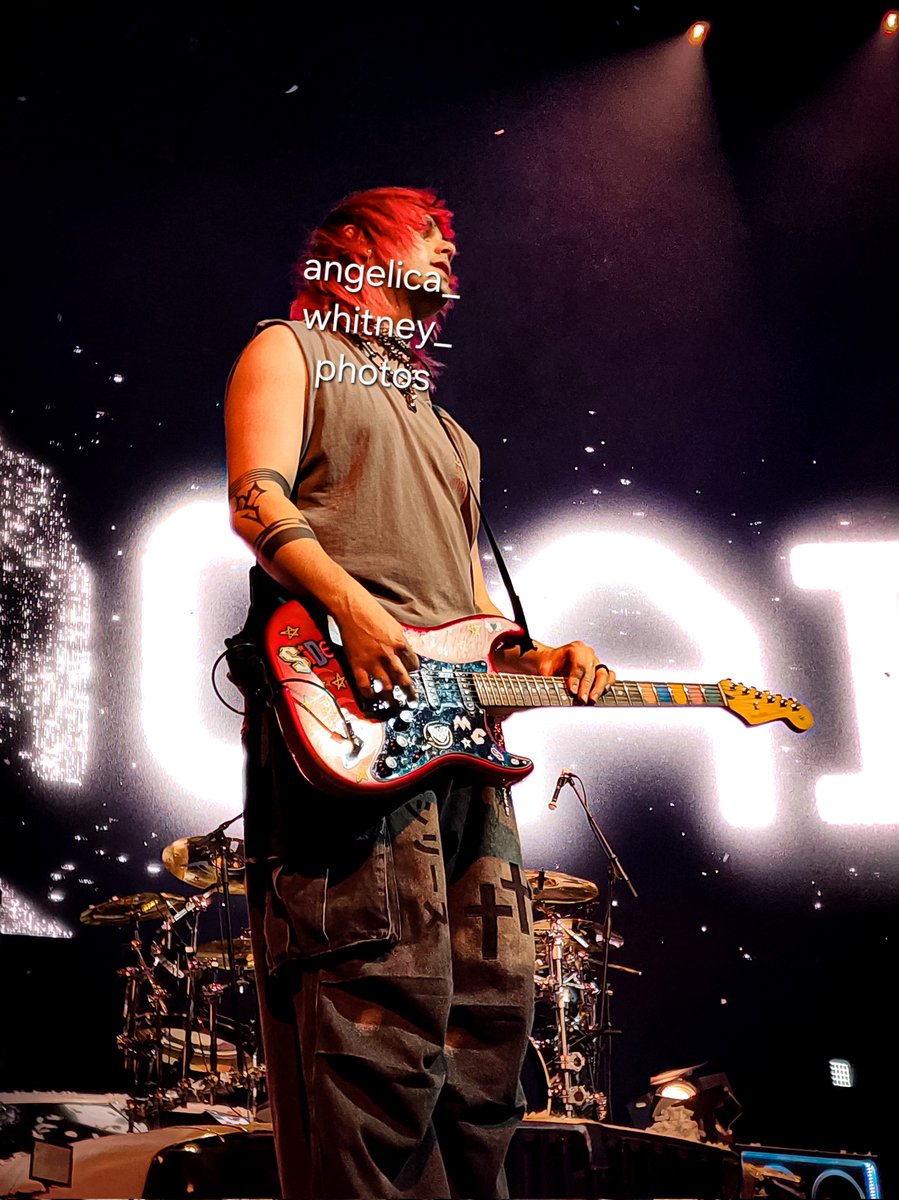 DelicateDaisy28's tweet photo. 5sos boston photos are posted on insta!! @/angelica_whitney_photos 🤩 #EASboston https://t.co/DrOuaTjiLk