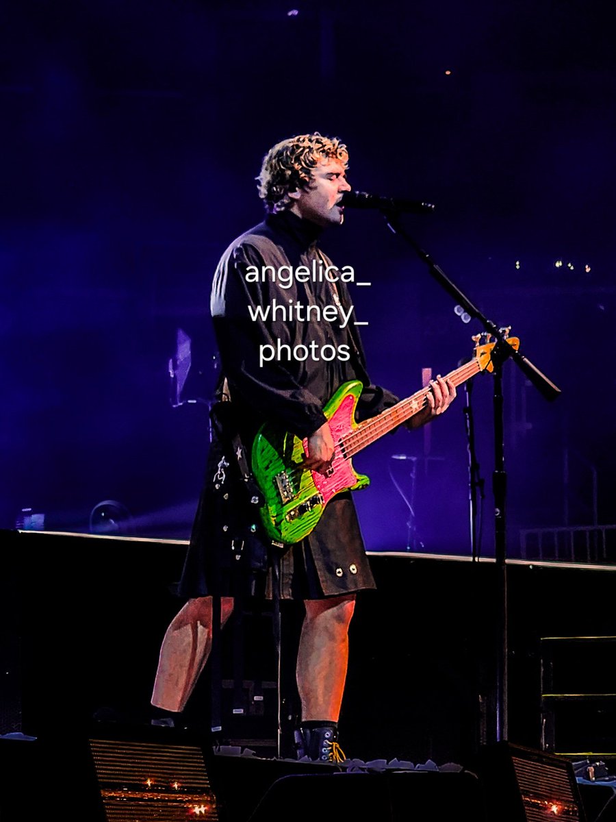 DelicateDaisy28's tweet photo. 5sos boston photos are posted on insta!! @/angelica_whitney_photos 🤩 #EASboston https://t.co/DrOuaTjiLk