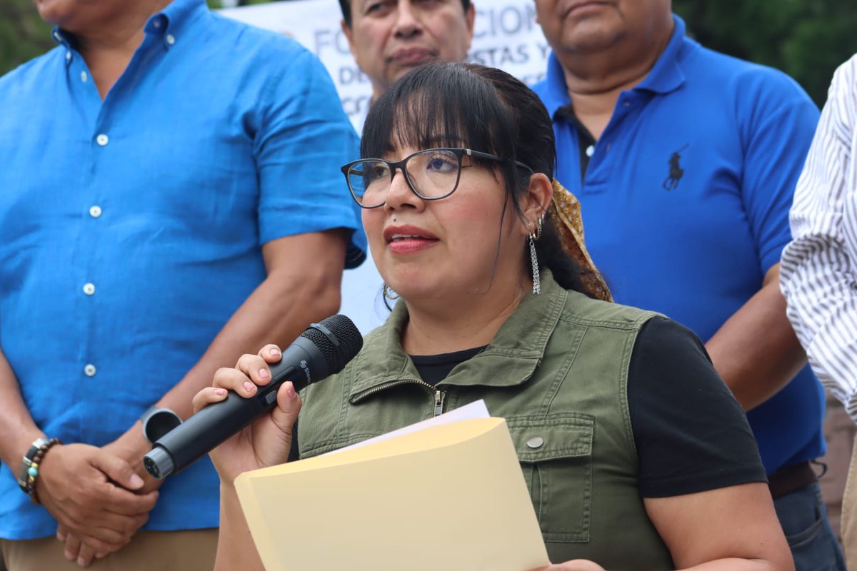 DiarioMarcaOax's tweet photo. Foro de Periodistas de #Oaxaca exige justicia para Roxana Guzmán y visibiliza desafíos de mujeres comunicadoras.

📷 @fotoesMax

🔗https://t.co/sRN1BSezSp https://t.co/8pkQr6VPou