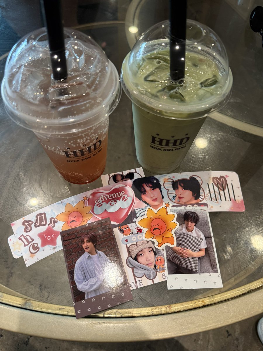 N4MJUN13's tweet photo. went to a haechan bday cupsleeve hosted by @crayoncups!! deco was absolutely gorg and everyone was the sweetest 🥹🥹 ++ @mahaemax had the cutest freebie bag i’ve ever seen 😭😭 the entire event was so fun but getting these goodies was the absolute cherry on top!! hbd haechan ❤️ https://t.co/VhwhNZ1sgR