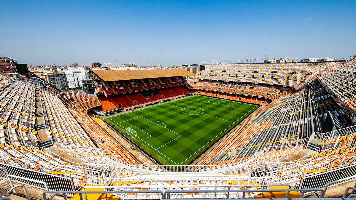 t0rktanks's tweet photo. valencia CF is moving from the 1st pic to the 2nd pic https://t.co/JiNX3nWKjI