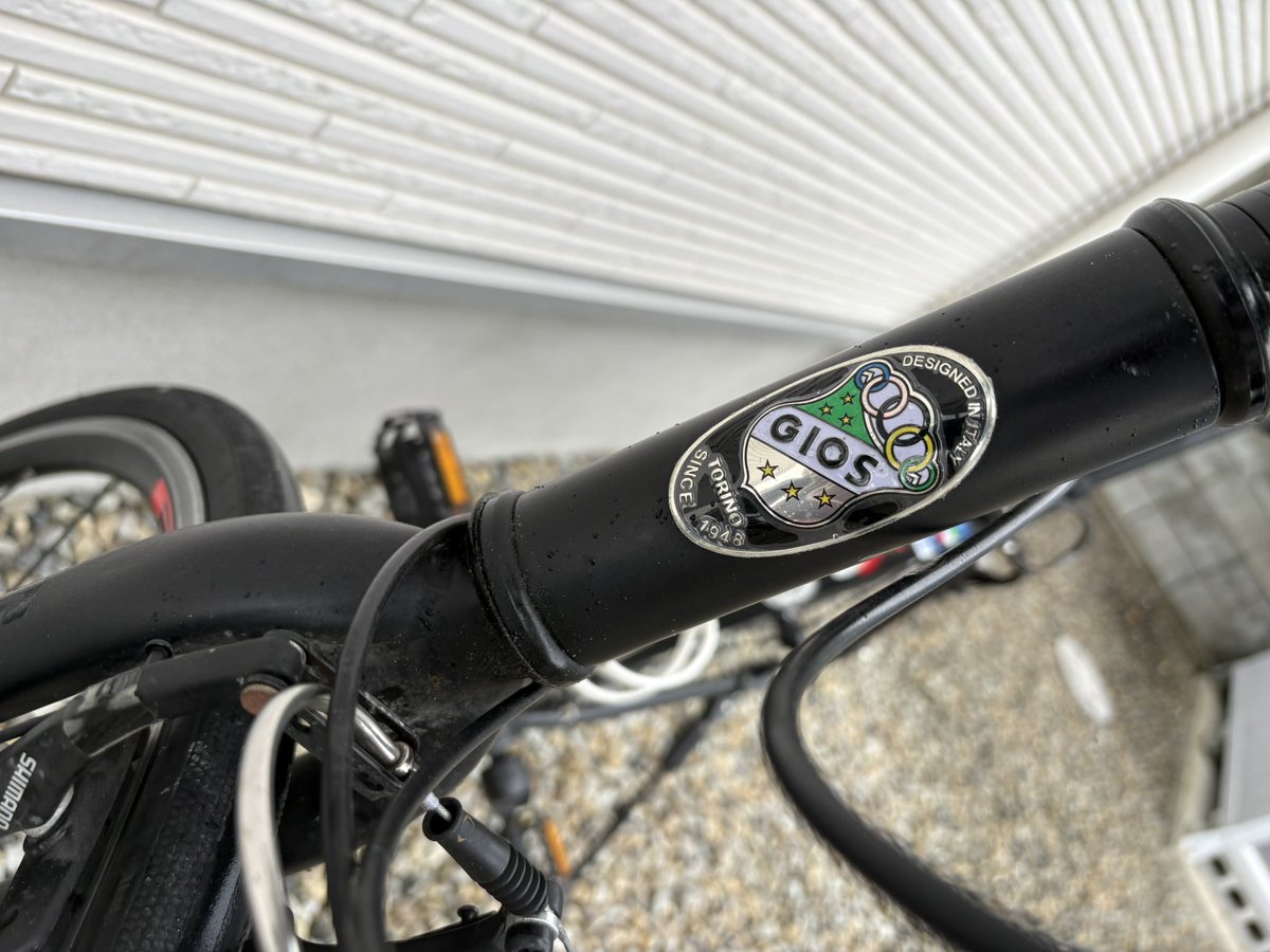 roadmade2020's tweet photo. GIOSのクロスバイクで通勤。
速すぎず、気軽すぎず、ちょうどいい。
ロードに乗る日もあるけど、
結局こういう気楽な1台の
出番が多かったりする。🚴♂️
#サイクリング
#GIOS
#クロスバイク
#自転車
#自転車通勤 https://t.co/veZnPtzIoA