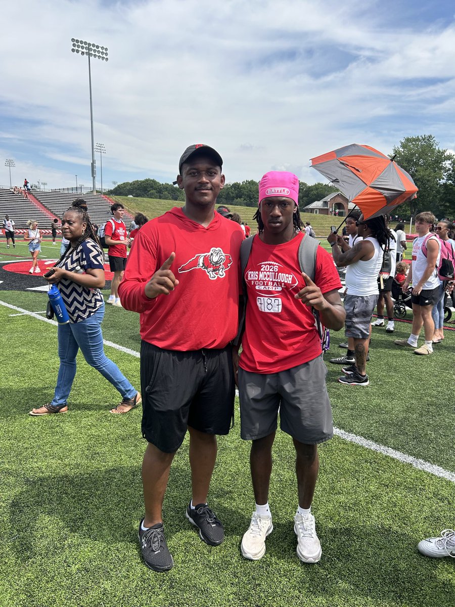 Coach_Neighbors's tweet photo. 𝐂𝐚𝐦𝐩 𝐒𝐙𝐍

Our 2027’s ATH @AmirChisol8 and EDGE @DavenBrown34 showed out at the Gardner Webb Mega camp earlier today…….Amir popped a 4.38 40❕

#TRUST🌪️ https://t.co/ljmH1rgjDP