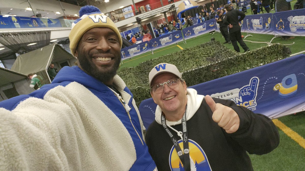 davidfmbca's tweet photo. @Wpg_BlueBombers I met Willie J at ##GreyCup 2025, was feeling a little down, and he lifted my spirits, made my day, just an awesome human being. Thanks Willie J for all you do...... https://t.co/e56slCrsA4