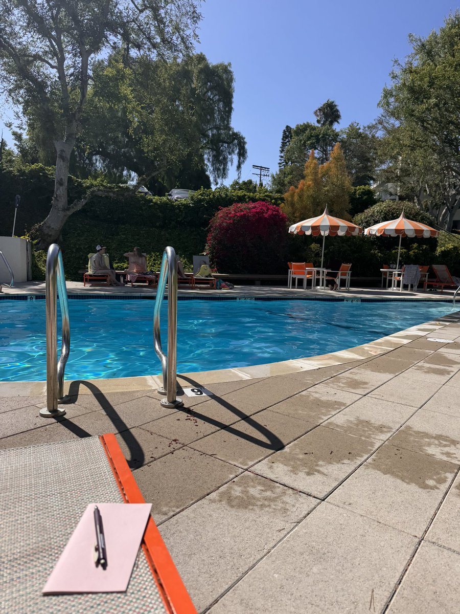 tinyrevver's tweet photo. First day off since Feb 🙌 https://t.co/Ox9n2C7lHL