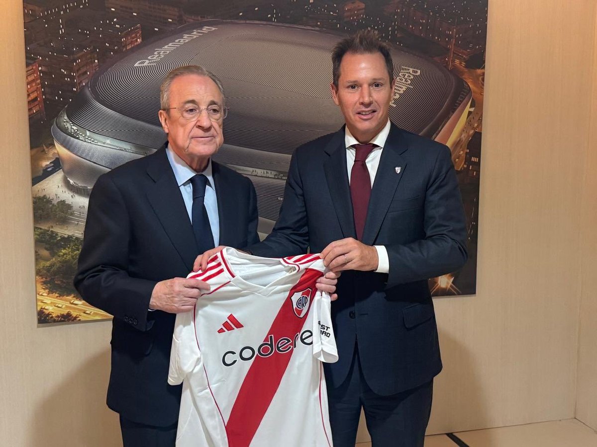 TendenciasDepor's tweet photo. "Votación"

Porque en el Real Madrid utilizaron VOTO DE PAPEL en las elecciones: votaron un total de 23.963 personas y tardaron CUATRO HORAS en hacer el conteo.

En River, Jorge Brito implementó la BOLETA ÚNICA ELECTRÓNICA y en 50 MINUTOS YA ESTABAN LOS RESULTADOS. Cabe destacar que votaron 25.890 PERSONAS.