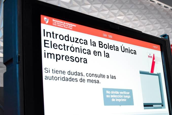 TendenciasDepor's tweet photo. "Votación"

Porque en el Real Madrid utilizaron VOTO DE PAPEL en las elecciones: votaron un total de 23.963 personas y tardaron CUATRO HORAS en hacer el conteo.

En River, Jorge Brito implementó la BOLETA ÚNICA ELECTRÓNICA y en 50 MINUTOS YA ESTABAN LOS RESULTADOS. Cabe destacar que votaron 25.890 PERSONAS.