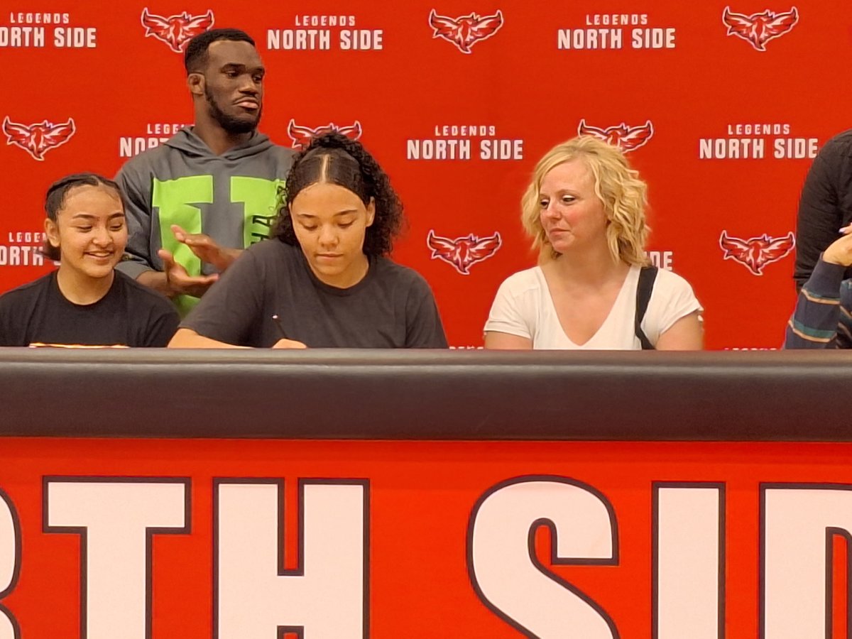 ns_ladywrestler's tweet photo. Final post of the day. Big congratulations to Laila Moorer. She signed to wrestle next year at Life University. Laila becomes the third North Side female wrestler to sign over the past 3 years. https://t.co/e4UJCBPrLM