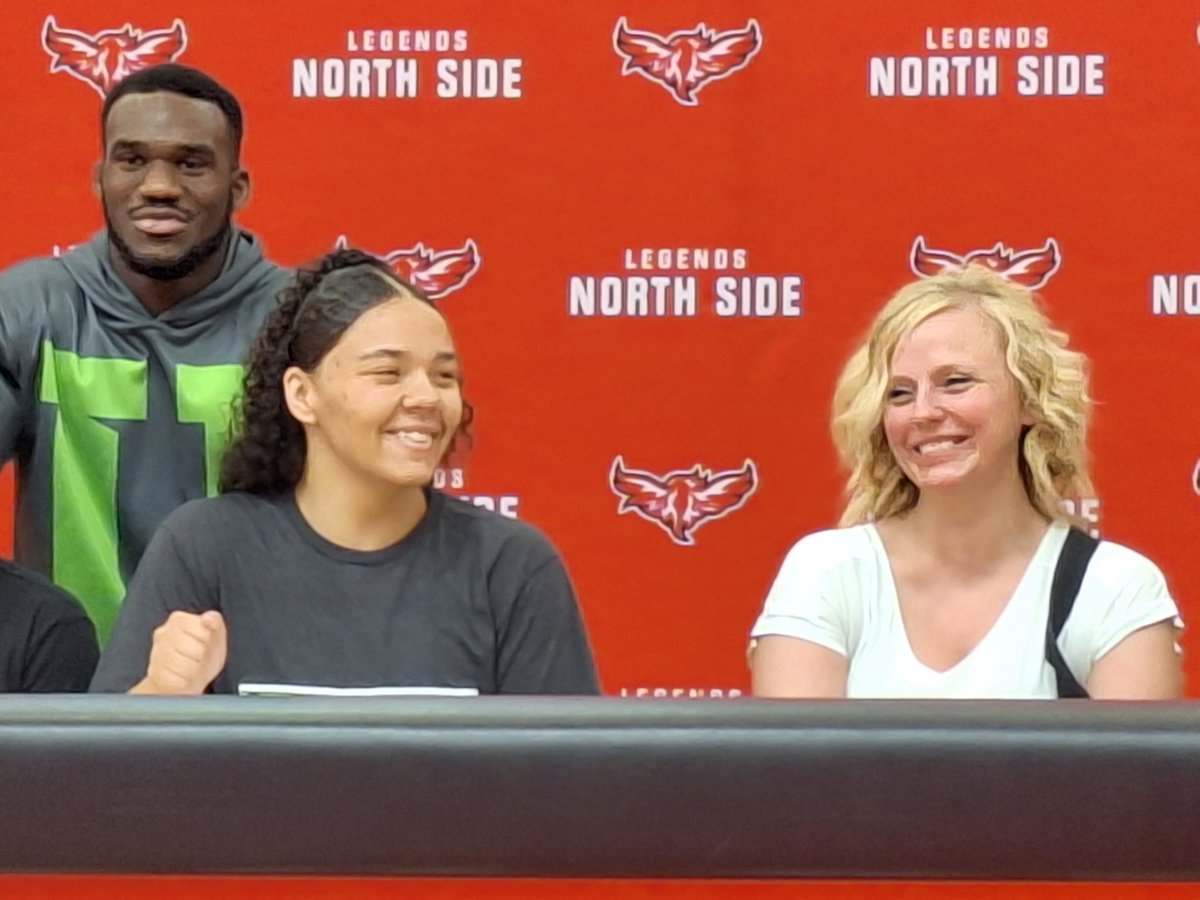 ns_ladywrestler's tweet photo. Final post of the day. Big congratulations to Laila Moorer. She signed to wrestle next year at Life University. Laila becomes the third North Side female wrestler to sign over the past 3 years. https://t.co/e4UJCBPrLM