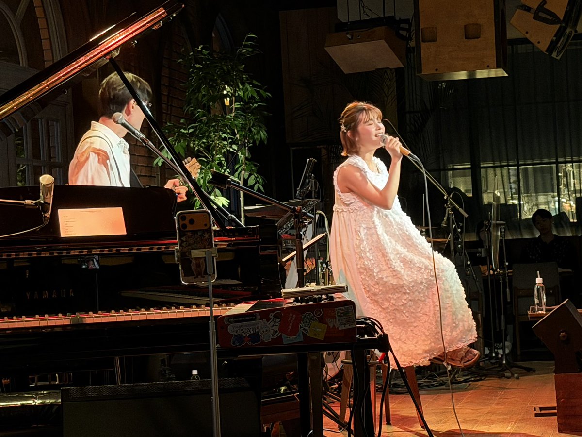 chulu2's tweet photo. 恵比寿Blue Note PlaceでJU!iE’s Band Presents: Early Summer Melodies。OriginalとCover、透き通る癒しの歌声。出産前最後のLive、幸せのお裾分けを頂いた気がしました😊 #JUliE #藤原洋輔 #佐藤利基 #ハナブサユウキ #片山晴翔 https://t.co/dUgW50RSei