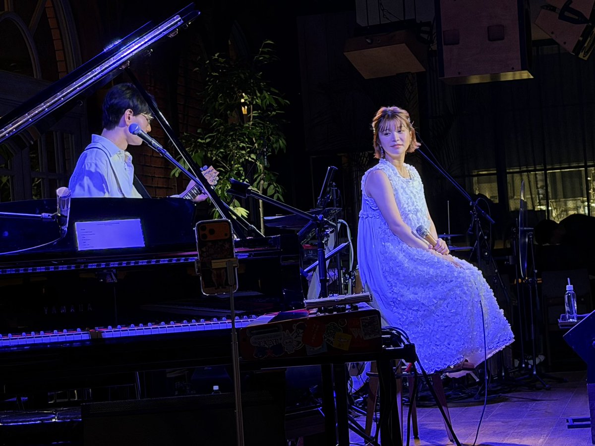 chulu2's tweet photo. 恵比寿Blue Note PlaceでJU!iE’s Band Presents: Early Summer Melodies。OriginalとCover、透き通る癒しの歌声。出産前最後のLive、幸せのお裾分けを頂いた気がしました😊 #JUliE #藤原洋輔 #佐藤利基 #ハナブサユウキ #片山晴翔 https://t.co/dUgW50RSei