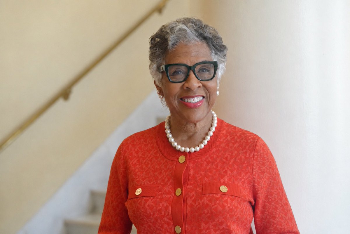 RepBeatty's tweet photo. Last week, I wore orange in honor of Gun Violence Awareness Month. 🧡

Throughout my career, I’ve been a steadfast advocate against gun violence. I’m proud to have cosponsored gun safety legislation led by my friends, @RepRobinKelly and @RepLucyMcBath to continue this fight. https://t.co/hV3vUnkwN1