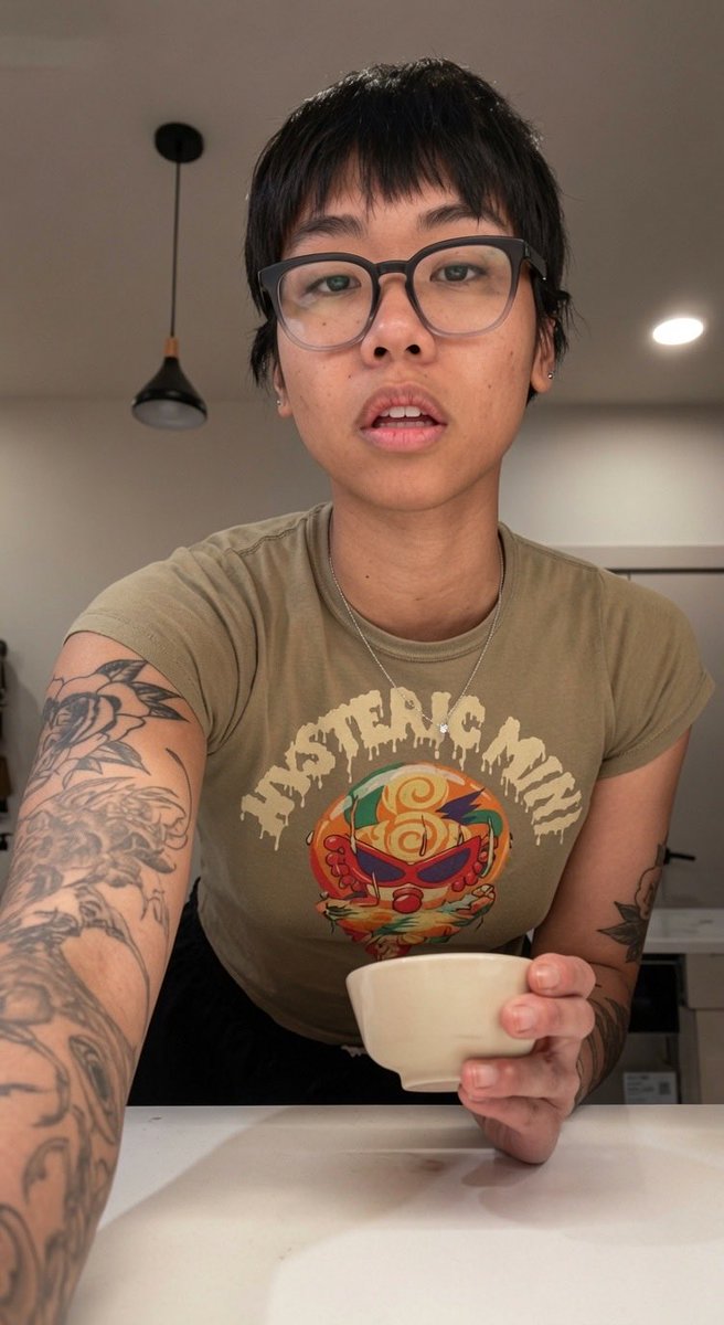 Mayamochie's tweet photo. Kiss or pass ? https://t.co/AfwWlpYua1
