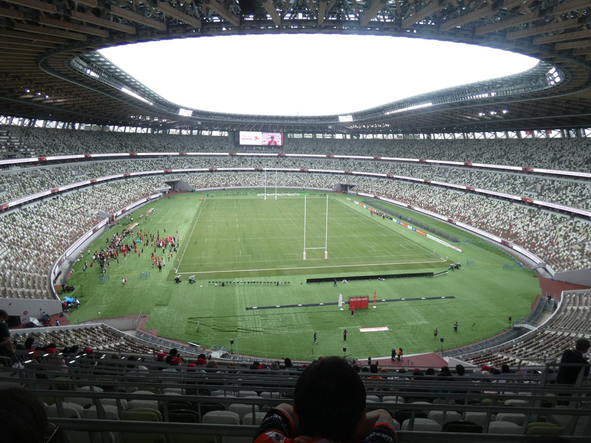 kikizake's tweet photo. 国立で試合前に「MUFG ONE PARK Rugby」のトークショー＆抽選会イベントへ参加。用意してくれた席は3層、そしてトークショーはグラウンドなので、正直見えないし音声もほぼ聞えず(+_+)途中で離脱した。これ、担当者、少なくとも音響は事前に確認したのか？
#mufgonepark #rugby https://t.co/u9UsuCuZQG