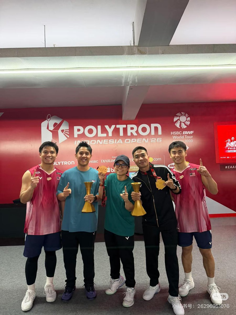 PYW050122's tweet photo. Big Team 🤜🏻🤛🏻💪🏻 Thank you Coach Ameer and Wei Sheng Kui 🙏🏻 See u next tournament Keep fighting 💪🏻🔥

📸: Wei Sheng Kui 小红书

#FeiDin #GohSzeFei #NurIzzuddin #IndonesiaOpen2026 https://t.co/e72kKTbCMC