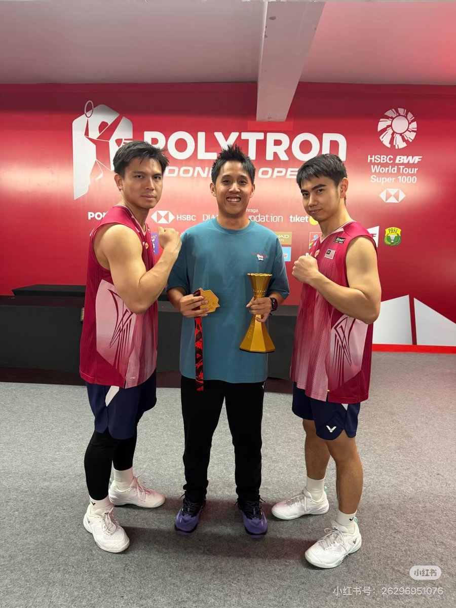 PYW050122's tweet photo. Big Team 🤜🏻🤛🏻💪🏻 Thank you Coach Ameer and Wei Sheng Kui 🙏🏻 See u next tournament Keep fighting 💪🏻🔥

📸: Wei Sheng Kui 小红书

#FeiDin #GohSzeFei #NurIzzuddin #IndonesiaOpen2026 https://t.co/e72kKTbCMC