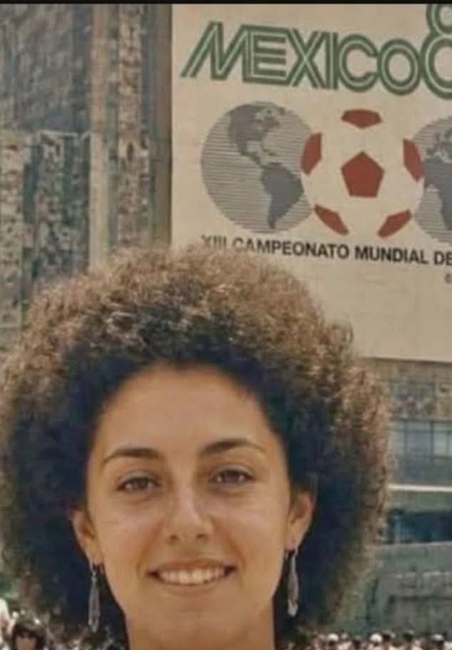 Marcoelplomero's tweet photo. Mundial México 86. Hugo Sánchez Márquez https://t.co/m6oghx1ePK