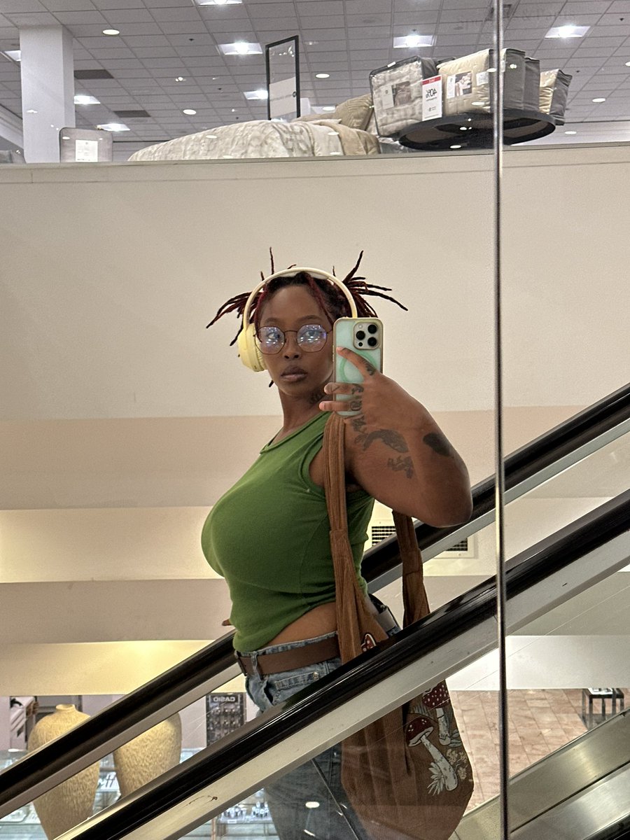 jitagwoshiku's tweet photo. Long neck🦒 https://t.co/6Ib9Re5UtK