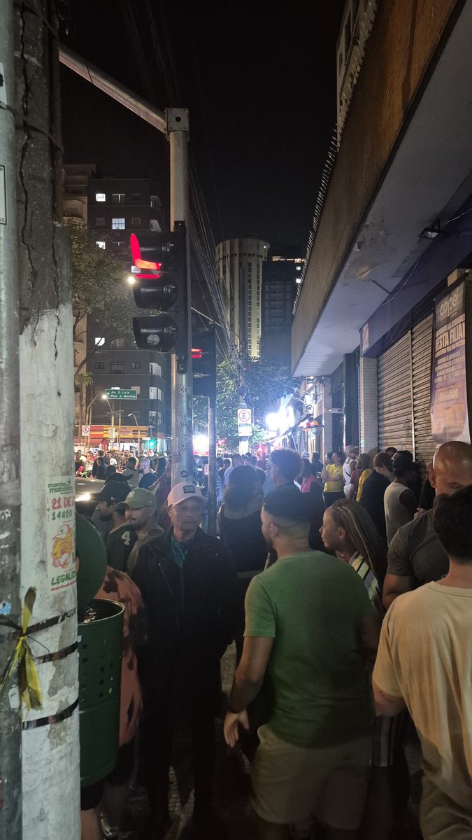 CariocaDeRuaRJ's tweet photo. A Rua Bento Freitas no Centro Rio esta sensacional lotada! 
...
#pride #pridesp #paradagaysp #paradagay #sp #paradapaulista #parada #paradagaysp2026 #paradasp ❤️🏳️‍🌈🇧🇷🚀 https://t.co/OzJ0wlDE8U