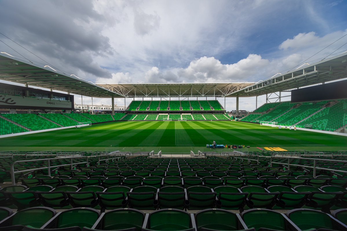 SaudiNT_EN's tweet photo. Training day at Q2 Stadium 🌤

#FIFAWorldCup https://t.co/fIUUlY158d