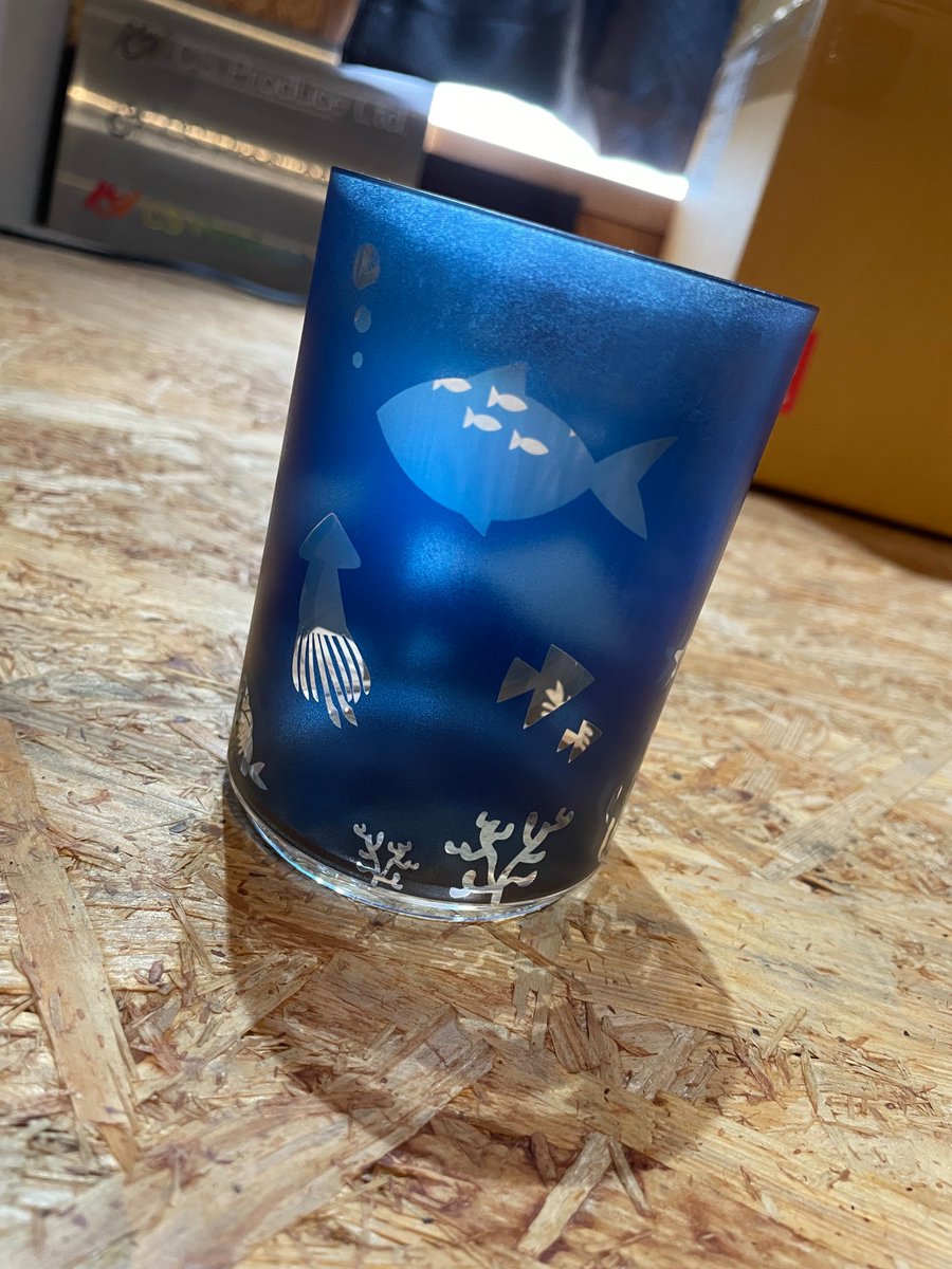 CS55592382's tweet photo. おはようございます!!

本日6/8は #世界海洋デー ⛵️

#アクリル 円筒ケースに #回転印刷 #UV印刷 したものを再掲します💁

#海 をイメージした青いデザインに #魚 のシルエットを抜いて印刷しました✨

#メルカリ で販売中のアイテムです◎

#企業公式相互フォロー
#企業公式が朝の挨拶を言い合う https://t.co/ACaMRcXa4A