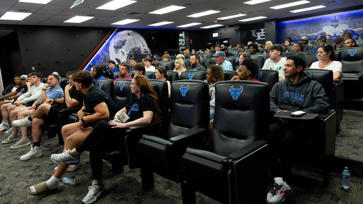 UBFootball's tweet photo. New Bulls in town 🤘

#UBhornsUP🤘l #BullMarket📈 https://t.co/PmG3LaWYJy