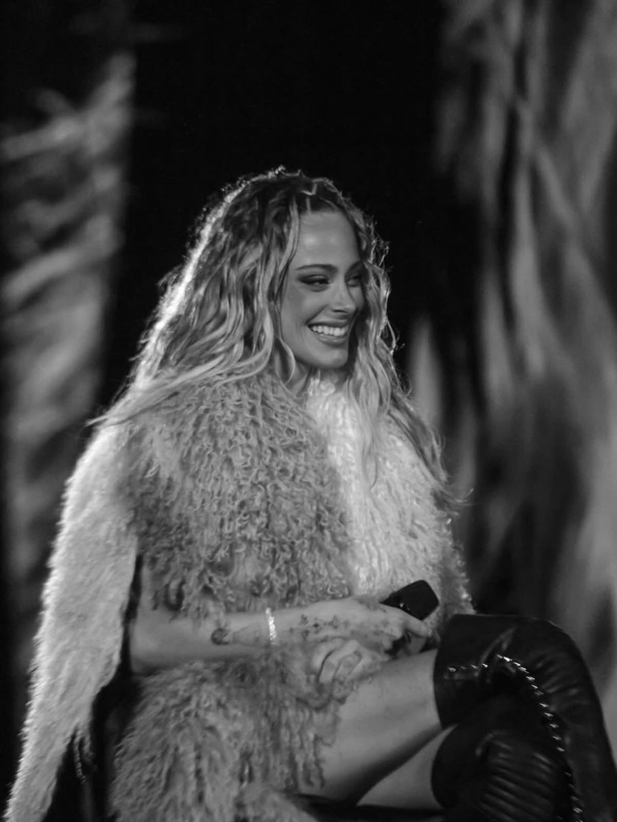 tini__siempre_'s tweet photo. si tuviste mal día acá fotos de titi sonriendo para alegrártelo <3 https://t.co/RDKAmcIorv