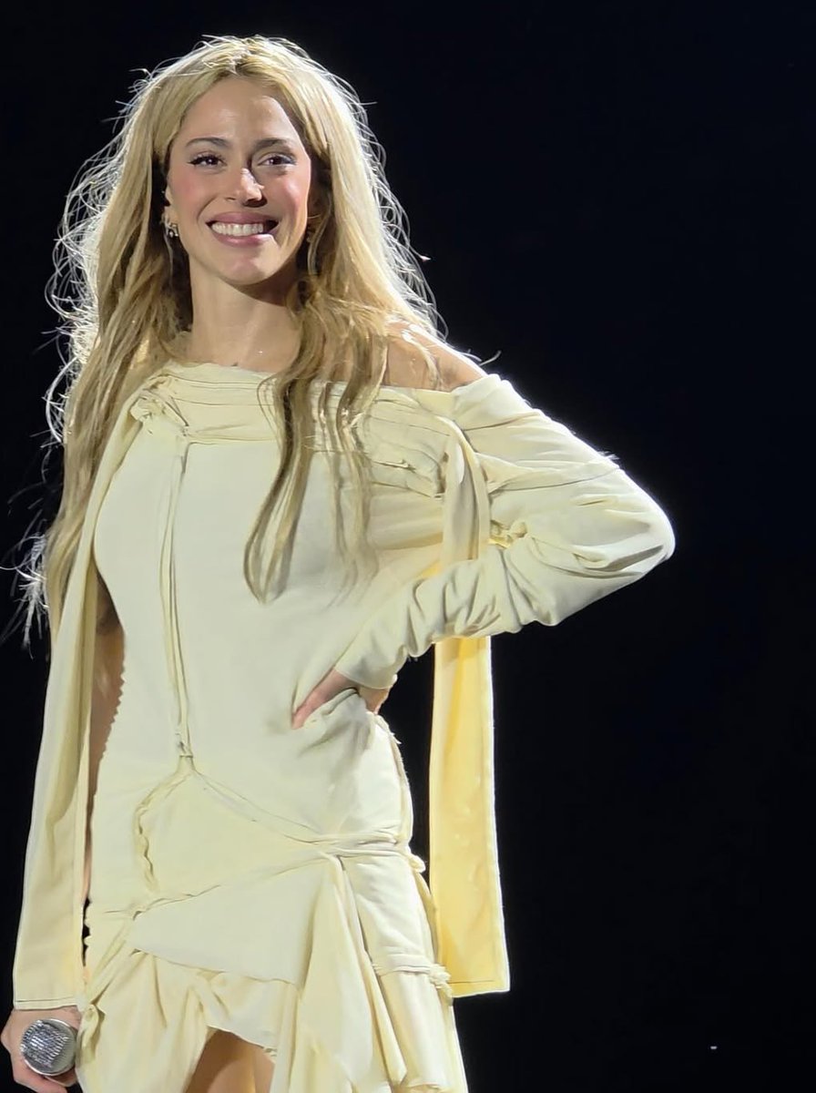 tini__siempre_'s tweet photo. si tuviste mal día acá fotos de titi sonriendo para alegrártelo <3 https://t.co/RDKAmcIorv
